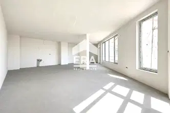 Многостаен апартамент в София, Лагера