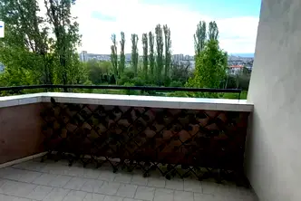 Непреходен 3-стаен апартамент с тераса в Лагера, София