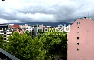 Тристаен апартамент с две тераси в Лагера, София