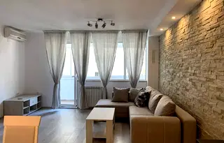 Тристаен апартамент с тераса в Лагера, София