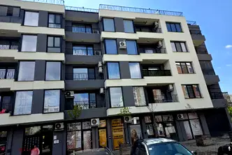 Тристаен апартамент с голяма тераса в Левски В, София