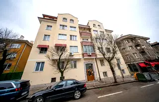 Тристаен апартамент с тераса в Лозенец, София