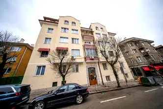 Тристаен апартамент с тераса в Лозенец, София