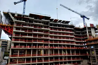 Тристаен апартамент с 2 балкона в Лозенец, бул. Черни връх