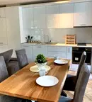 Тристаен апартамент с югоизточно изложение в Лозенец, София