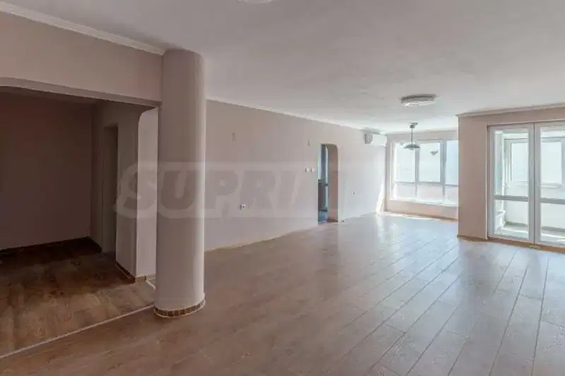 4-bedroom apartment in Sofiya, Lozenec
