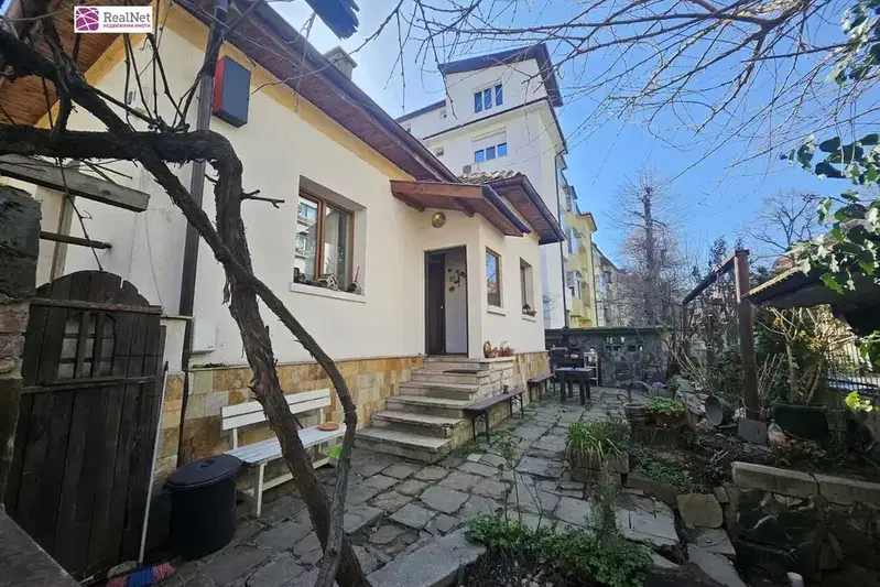 4-bedroom apartment in Sofiya, Lozenec