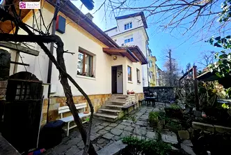 4-стайна къща с двор в Лозенец, ул. Цанко Церковски