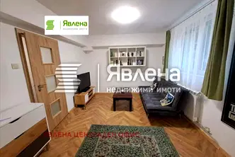 Двустаен апартамент с английско дворче в Лозенец, София