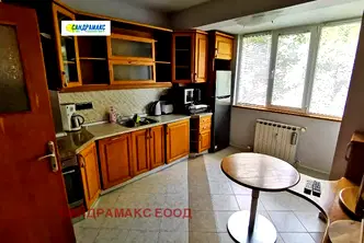 Луксозен 3-стаен апартамент с тераса в Лозенец, София