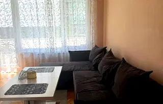 Тристаен апартамент с южно изложение в Лозенец, София