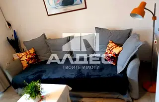 Тристаен апартамент с две тераси в Лозенец, София