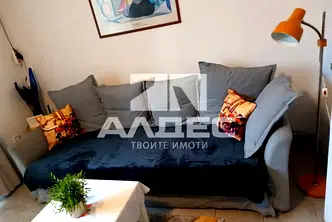 Тристаен апартамент с две тераси в Лозенец, София