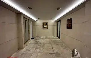 Тристаен апартамент с две тераси в Лозенец, София