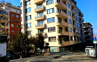 Просторен 3-стаен апартамент в Лозенец с гараж