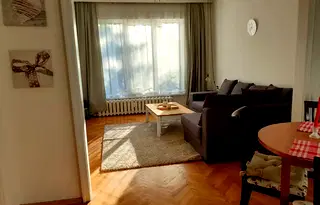 Тристаен апартамент с три балкона в Лозенец, София