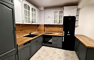 Просторен 4-стаен апартамент с гараж в Лозенец, София