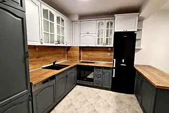 Просторен 4-стаен апартамент с гараж в Лозенец, София