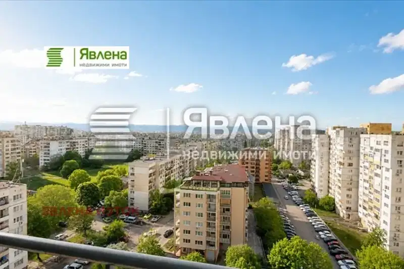 Двустаен апартамент с панорамна гледка в Люлин 10, София