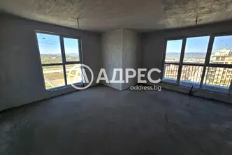 Просторен 2-стаен апартамент с три изложения в Люлин 5