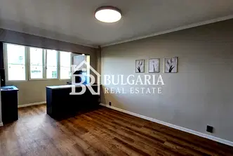 Тристаен апартамент с балкон в Люлин 9, София