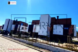 Тристаен апартамент с покривна тераса в м-т Детски град, София