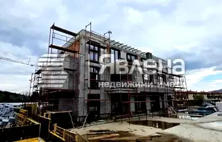 Тристаен апартамент с тераса в м-т Детски град, София