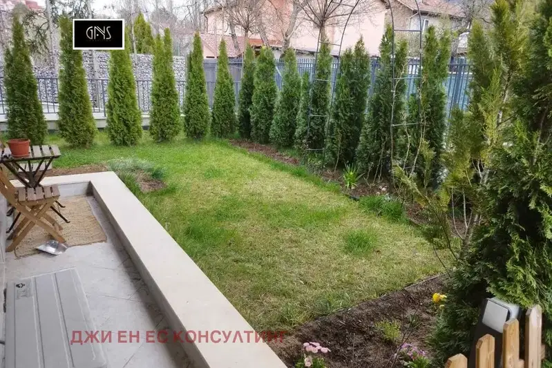 Двустаен апартамент с двор в м-т Гърдова глава, София