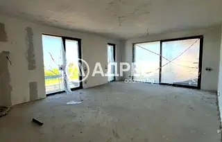Просторен 4-стаен апартамент в м-т Камбаните с паркинг