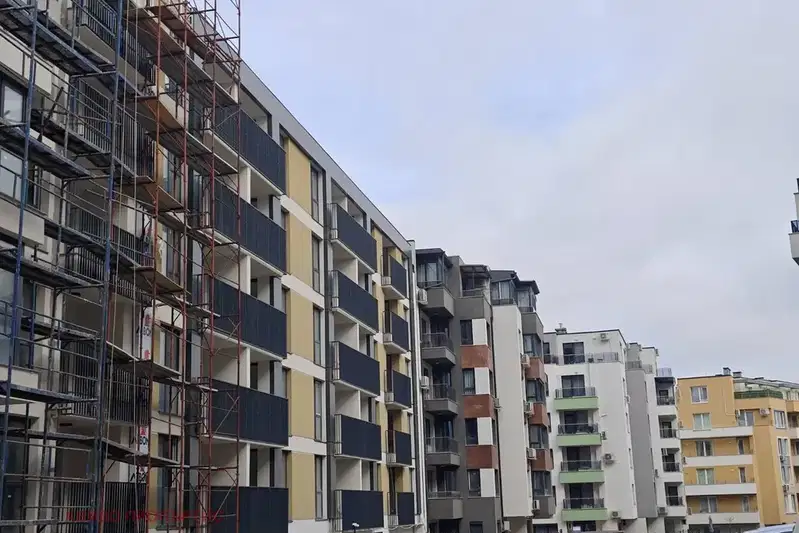 Двустаен апартамент с голяма тераса в Малинова долина, София