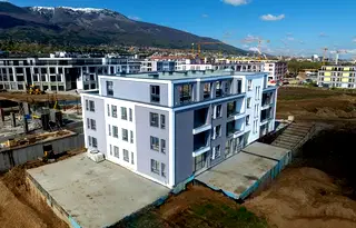 Двустаен апартамент с двор в Малинова долина, София