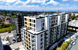 Тристаен апартамент с тераса в Малинова долина, София
