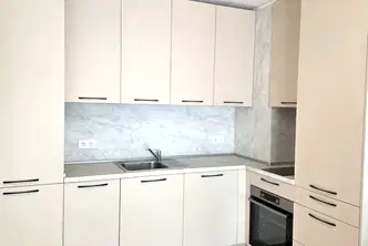 Двустаен апартамент с балкон в Малинова долина, София