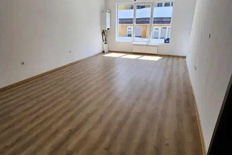 Spacious 3-room apartment in Manastirski Livadi with two terraces