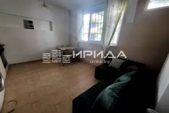 Двустаен апартамент в Медицинска академия с вътрешен двор