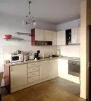 Тристаен апартамент в Медицинска академия с остъклена тераса