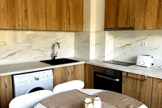 Двустаен апартамент с два балкона в Медицинска академия, София