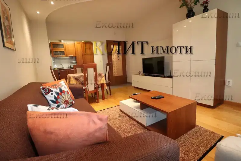 Луксозен 3-стаен апартамент с тераса в Медицинска академия, София