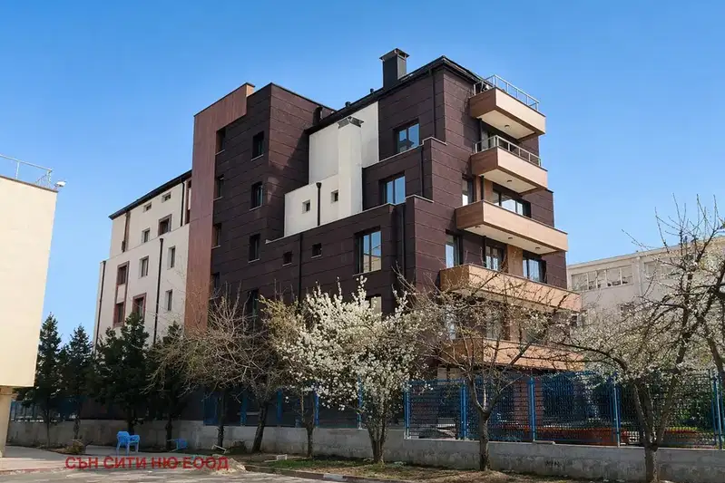 3-bedroom apartment in Sofiya, Mladost 1