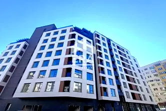 Тристаен апартамент с двор в Младост 4, София