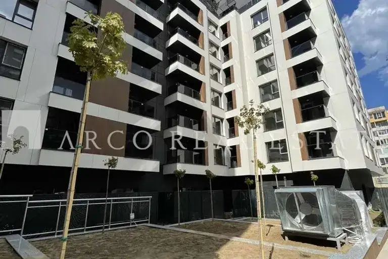 3-bedroom apartment in Sofiya, Mladost 4
