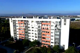 Тристаен апартамент с две тераси в Люлин 1, София