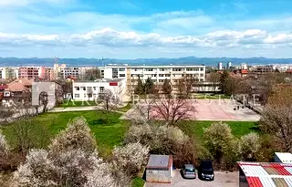 Тристаен апартамент в София, Модерно предградие