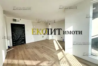 Двустаен апартамент с тераса в Надежда 1, София