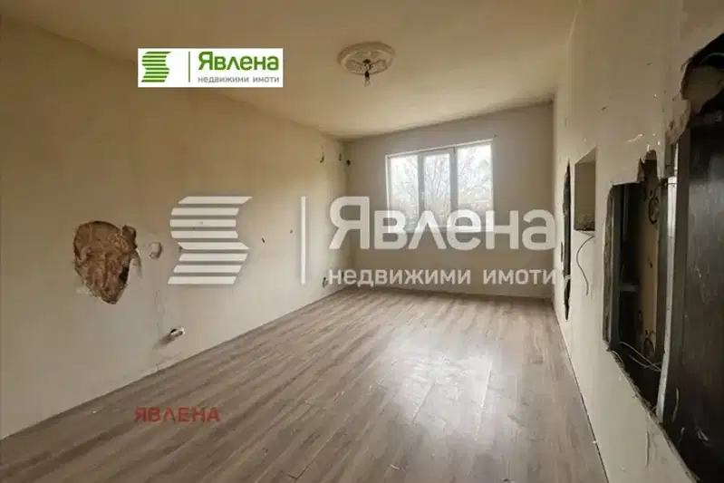 Двустаен апартамент в Надежда 2 с голям балкон