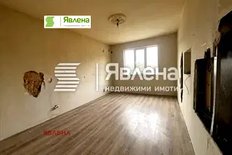 Двустаен апартамент в Надежда 2 с голям балкон