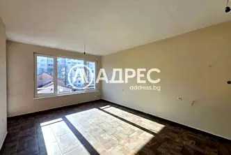 Тристаен апартамент в София, Надежда 2