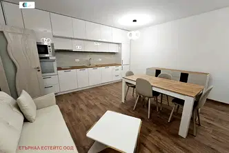 Тристаен апартамент с балкон в Надежда 2, София