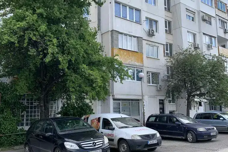 Тристаен апартамент с 3 тераси в Обеля 1, София