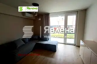 Двустаен апартамент с малък двор в Обеля, София